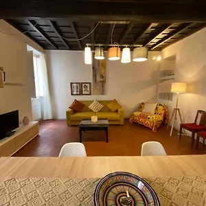 Apartment Downtown By Ghor, Rom